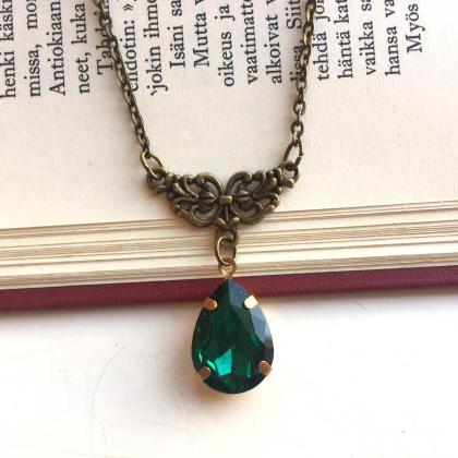 Vintage Inspired Emerald Green Jewel Necklace And..