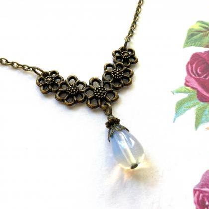 Art Nouveau Necklace With A Moonstone Gemstone..