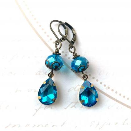 Shimmering earrings with teal glass..