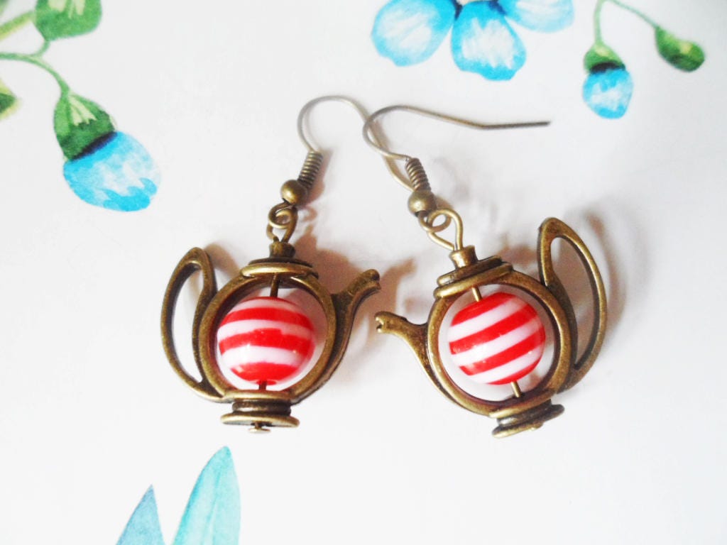 Alice in Wonderland inspired teapot earrings with red and white candy cane beads, Selma Dreams
