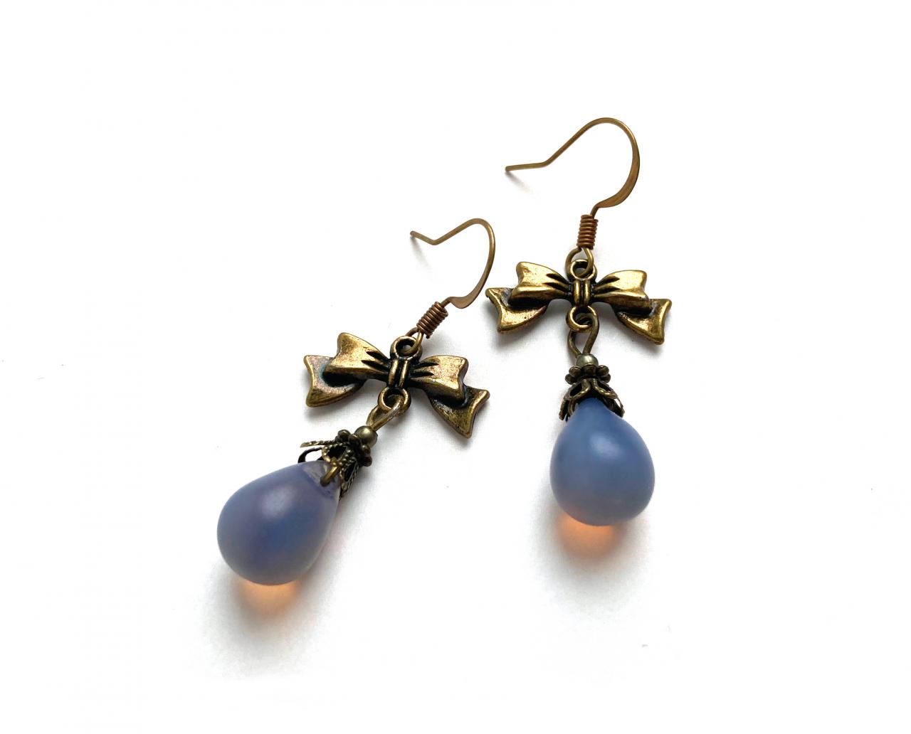  Cute earrings with bow charms and glass teardrop beads, Selma Dreams