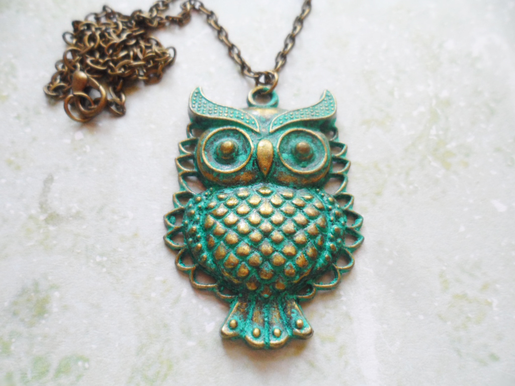 Owl necklace with a large patina pendant and brass chain, nature jewelry, Selma Dreams accessories, vintage inspired gifts