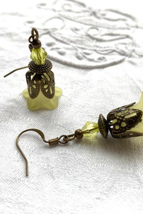 Yellow bell flower earrings with filigree petals, Selma Dreams