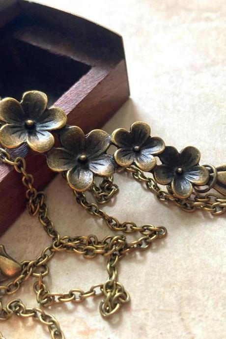 Vintage Inspired Flower Necklace, Selma Dreams