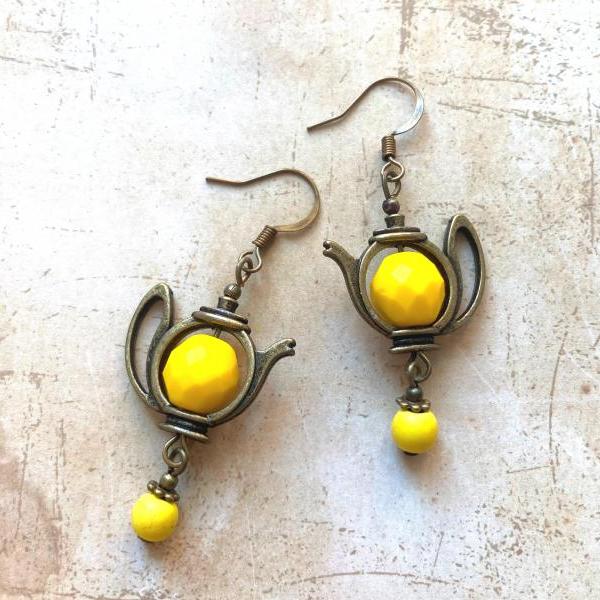 Fun teapot earrings with yellow glass beads, Selma Dreams