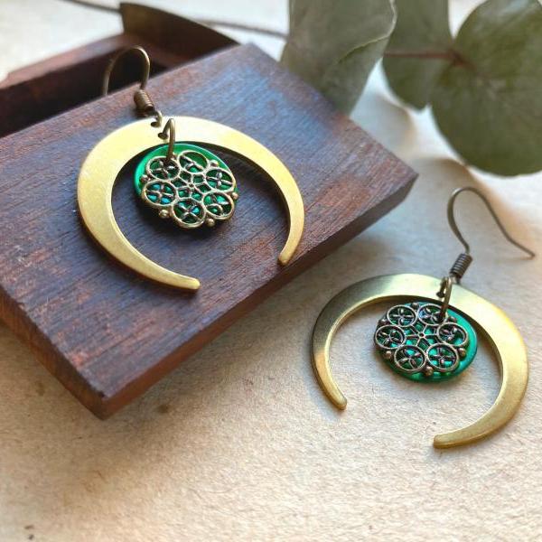 Crecent moon earrings with emerald green filigree, Selma Dreams, vintage earrings, celestial earrings, boho earrings, boho fashion