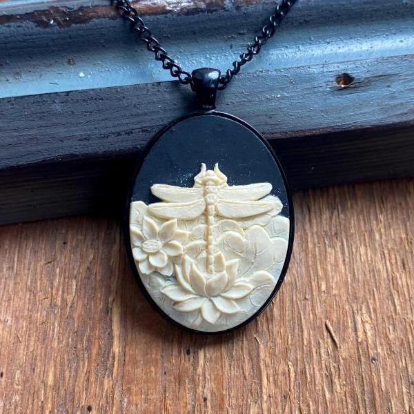 Dragonfly Cameo Necklace, Black Cameo Necklace, Nature Jewelry, Woodland Jewelry, Dragonfly Necklace, Gifts for Sister, Girlfriend Gifts