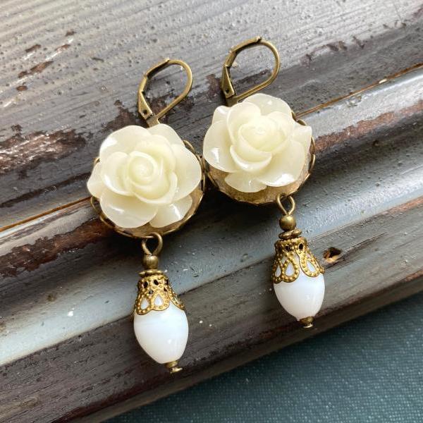 White Rose Earrings with Glass Beads, Floral Dangle Earrings, Bridal Jewelry, Vintage Bridal Jewelry, Gifts for Mom, Gifts for Her, Gifts